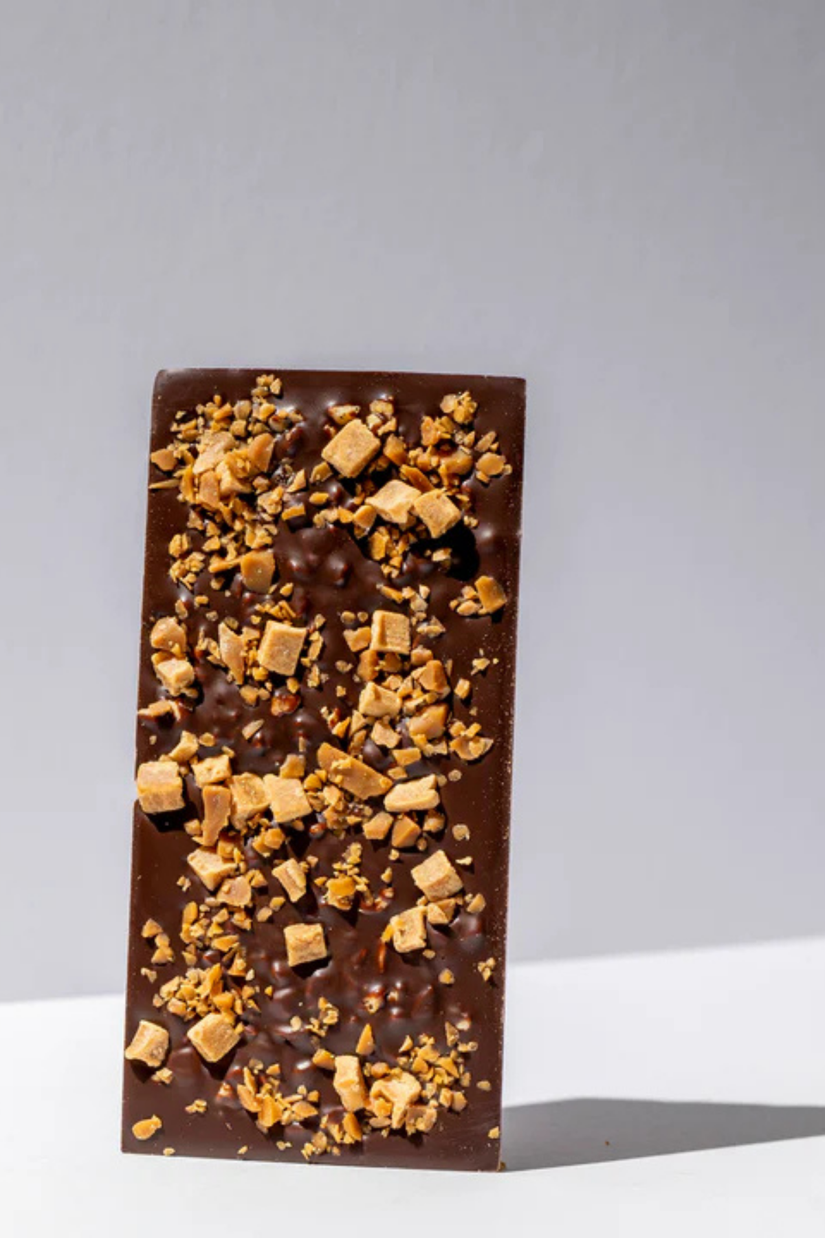 Noble and Stace Honeycomb, Toffee & Fudge Tablette in milk chocolate